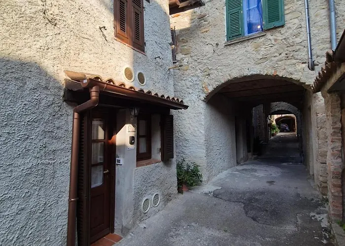 Casa Camilla, Sulle Colline Di