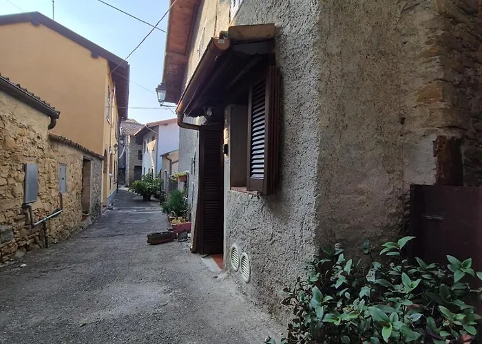Casa Camilla, Sulle Colline Di